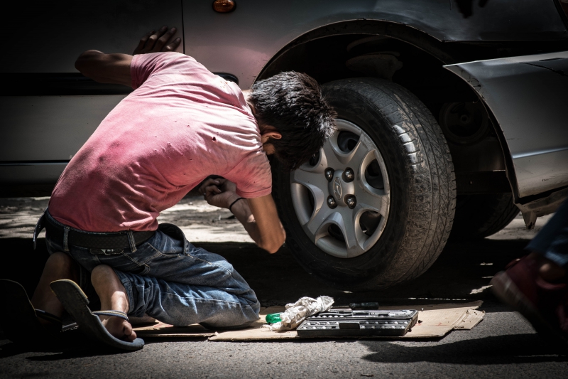 garagiste-CASTILLON-min_child-labor-934900